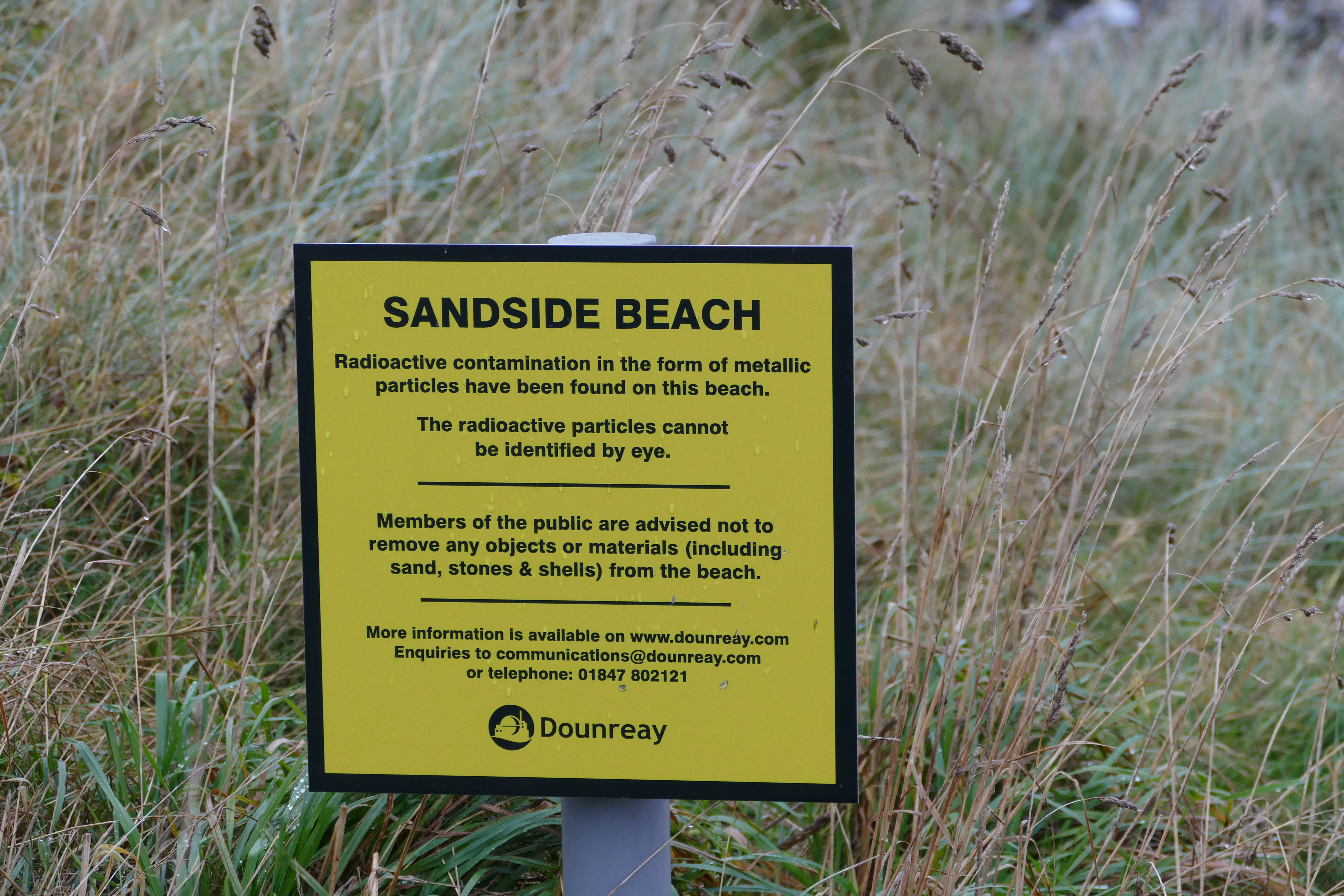 Warntafel am Sandside Beach